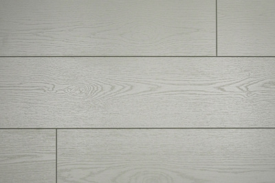 Замковый ламинат 100% натуральный, состоит из осины и березы 50/50, толщина 8 мм., водостойкий (72 часа защиты от воды), 34 класс износостойкости/AC6, ударопрочный. Структура N натуральные поры